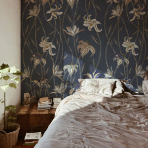 Fiori-Blu-Ardesia-MaVoix-carte-da-parati-wallpaper-bedroom-interior-Collezione-Racconti