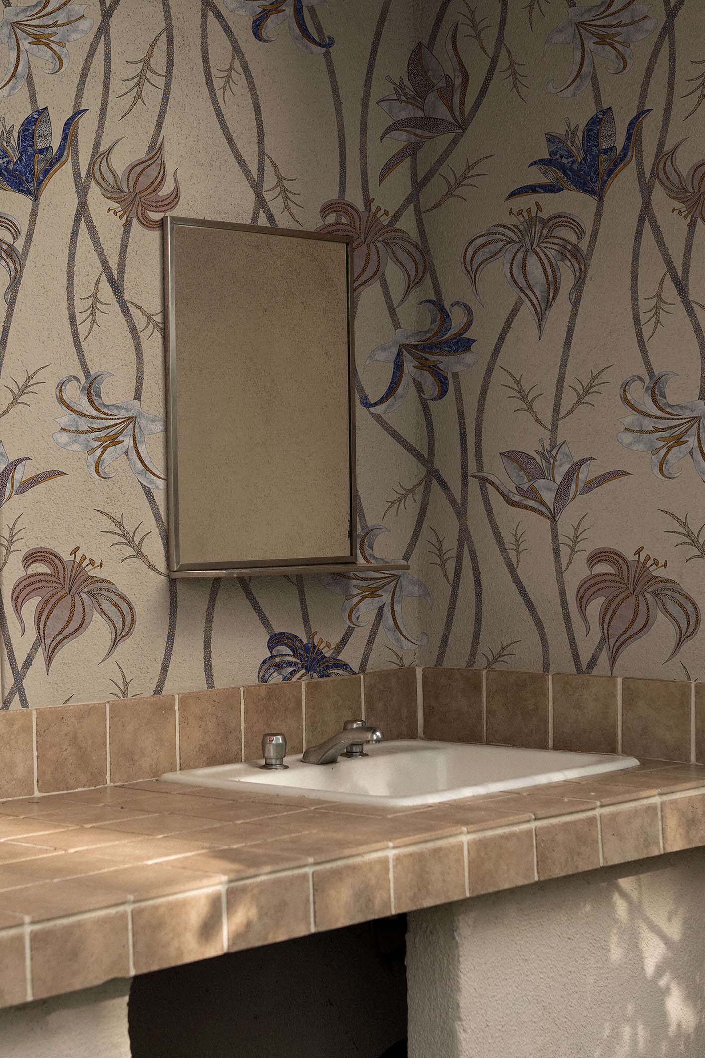 Fiori-Caffelatte-MaVoix-carte-da-parati-wallpaper-bathroom-decor-Collezione-Racconti