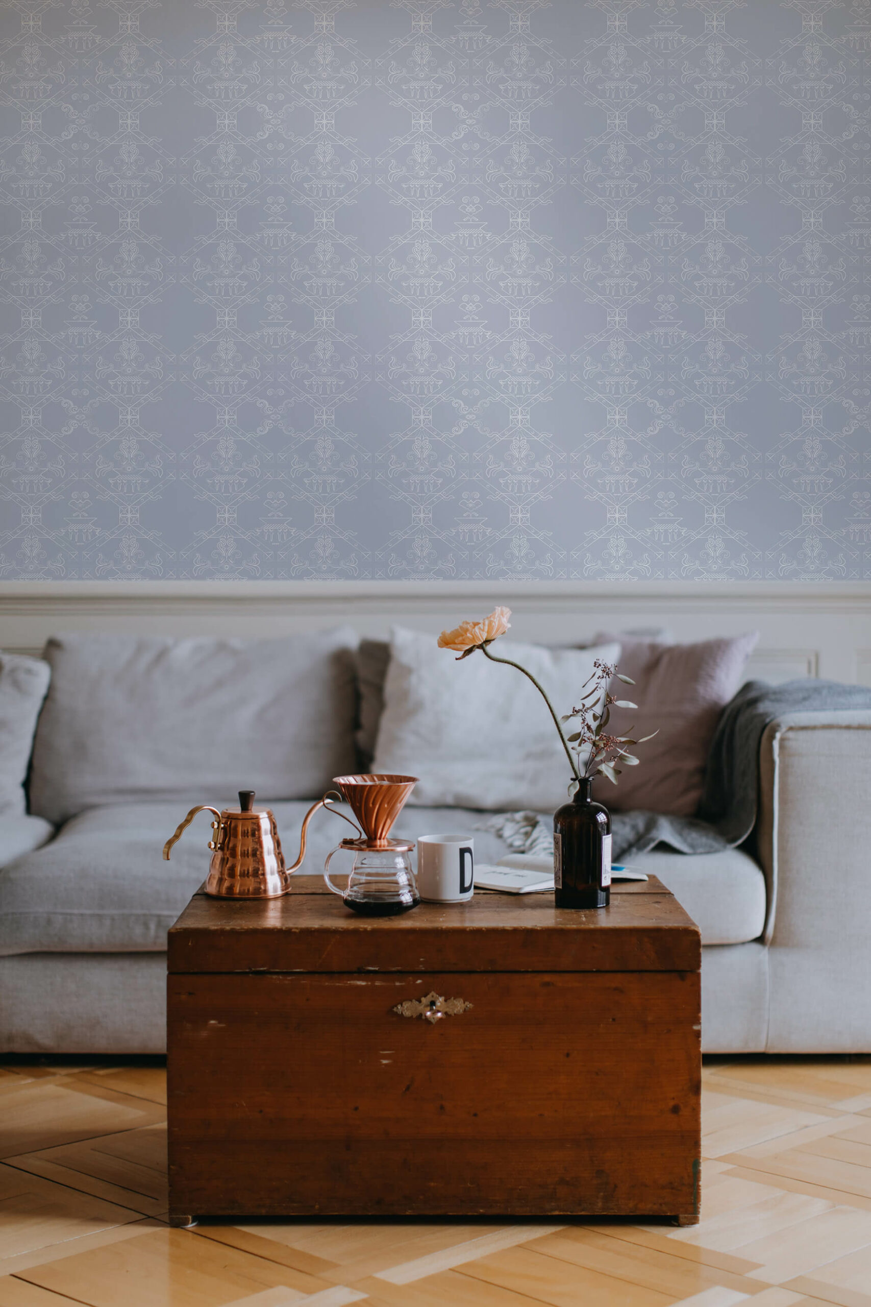 Ricamo-Powder-Grey-MaVoix-wallpaper-living-room