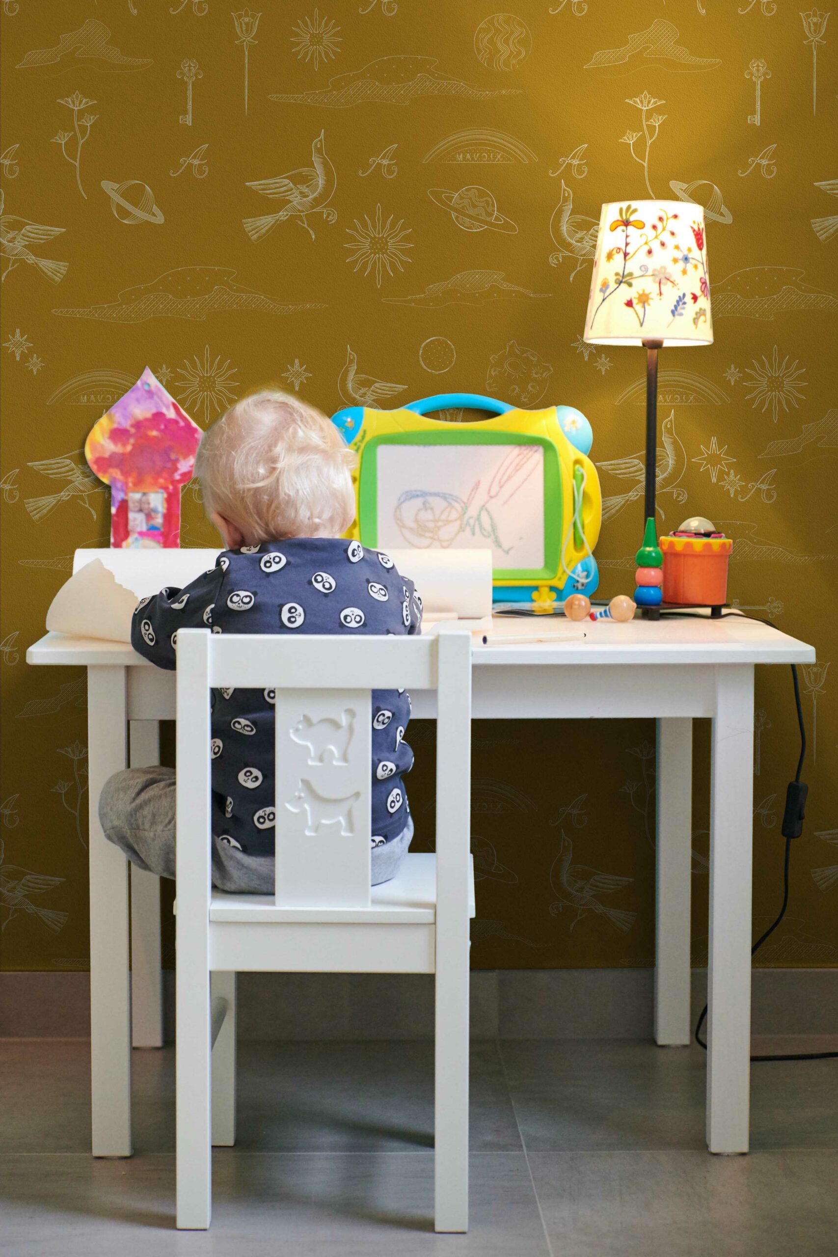 Wallpaper-Childreen-Room-decor-Les-Petits-staing-kids-room