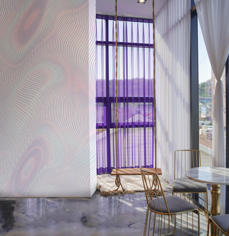 Interferenze Ultraviolette | Wallpaper — carta da parati MaVoix by Studio Lievito
