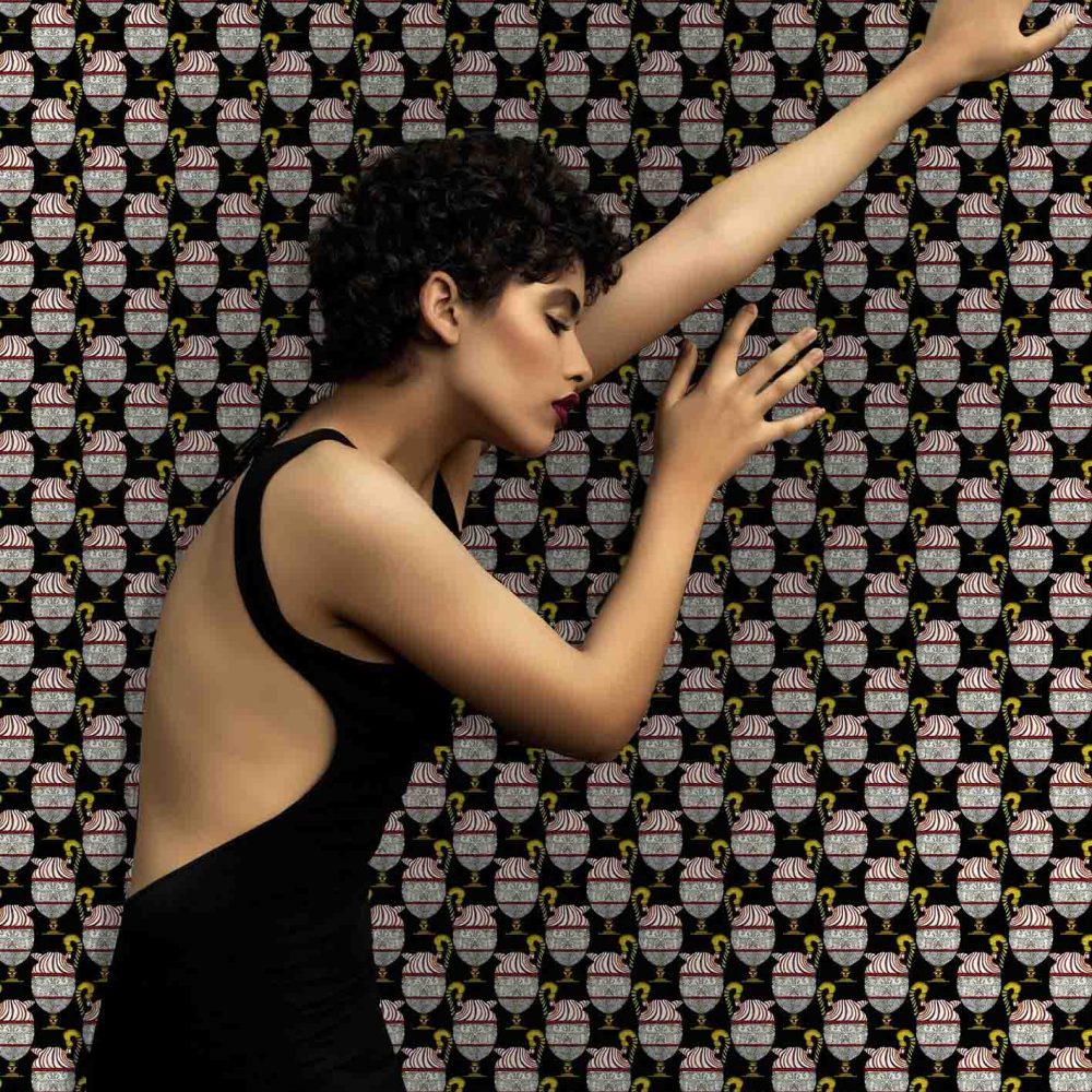 Fontana Nero Mezzanotte | Wallpaper — carta da parati MaVoix by Marika Tardio