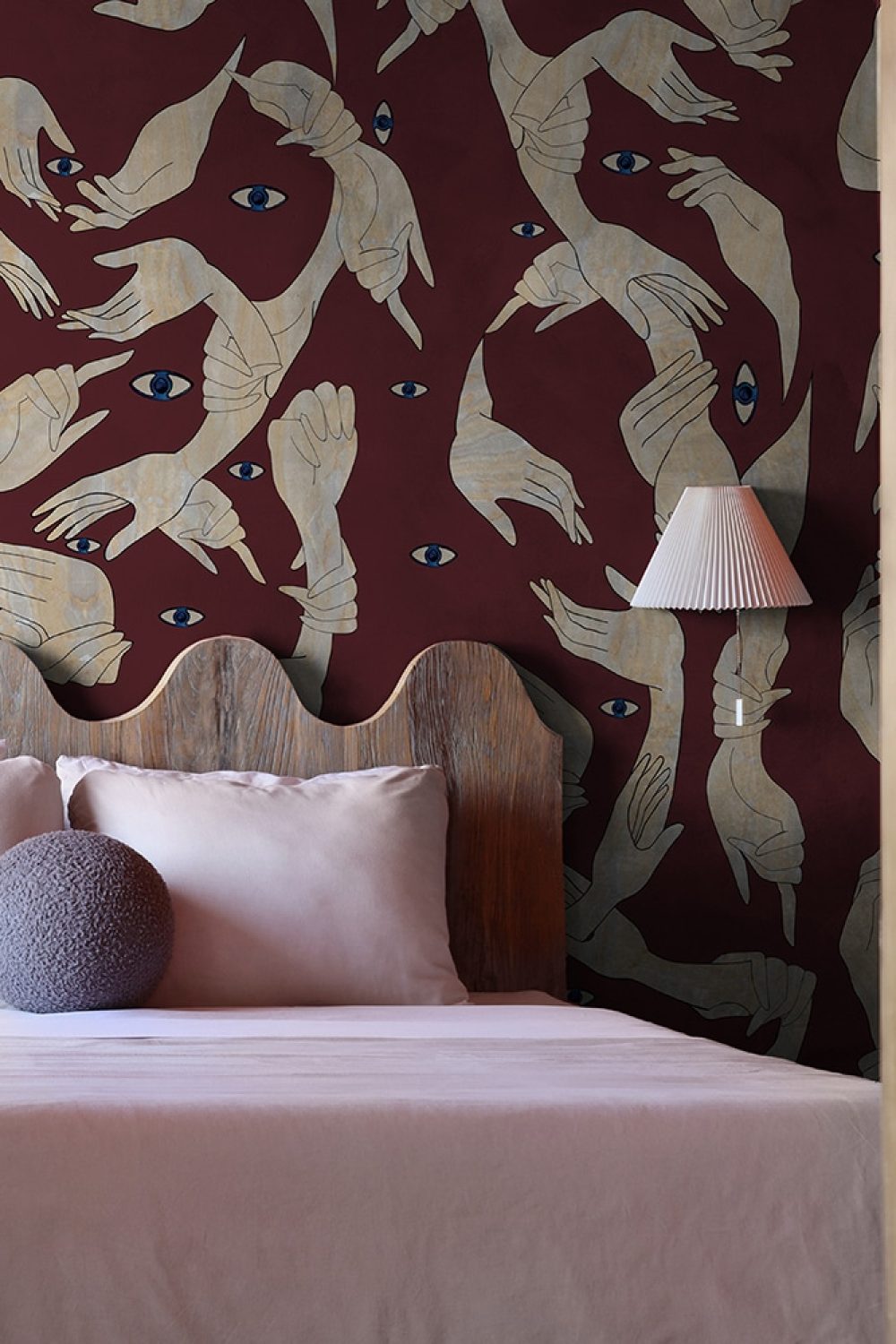 Uno, Nessuno Red Classic Burgundy | Wallpaper — carta da parati MaVoix by Marika Tardio